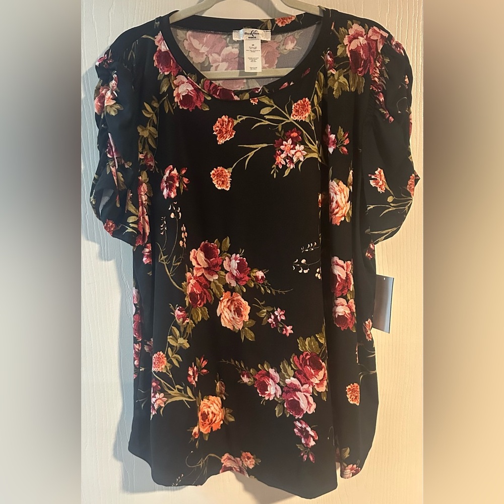 Moa Moa Woman Black Floral Puff Sleeve Blouse